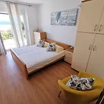 公寓 Fuer 4 Pers- Mit Terrasse By Interhome *