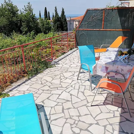 Fuer 4 Pers- Mit Terrasse By Interhome Crikvenica