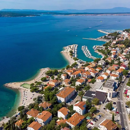 Fuer 4 Pers- Mit Terrasse By Interhome Crikvenica