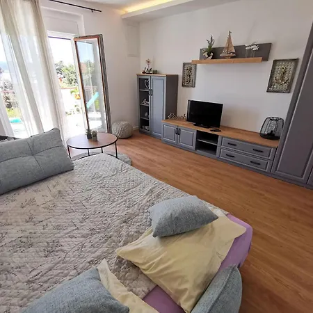 Fuer 4 Pers- Mit Terrasse By Interhome *